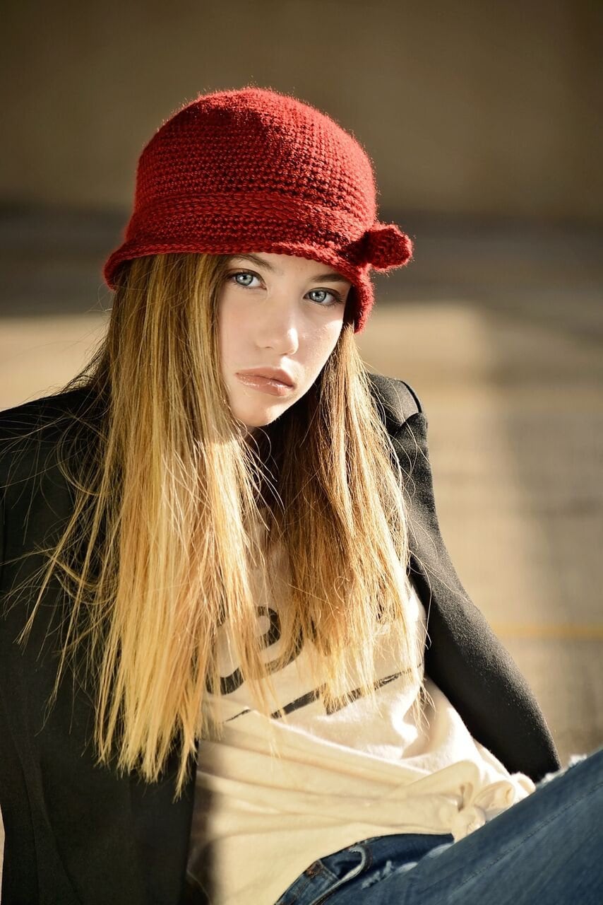 Autumn Red Hat/Beanie Hat/Cloche/Hat/Beanie/Autumn Red Cloche (fits Teen/Small Adult and Medium Adult)